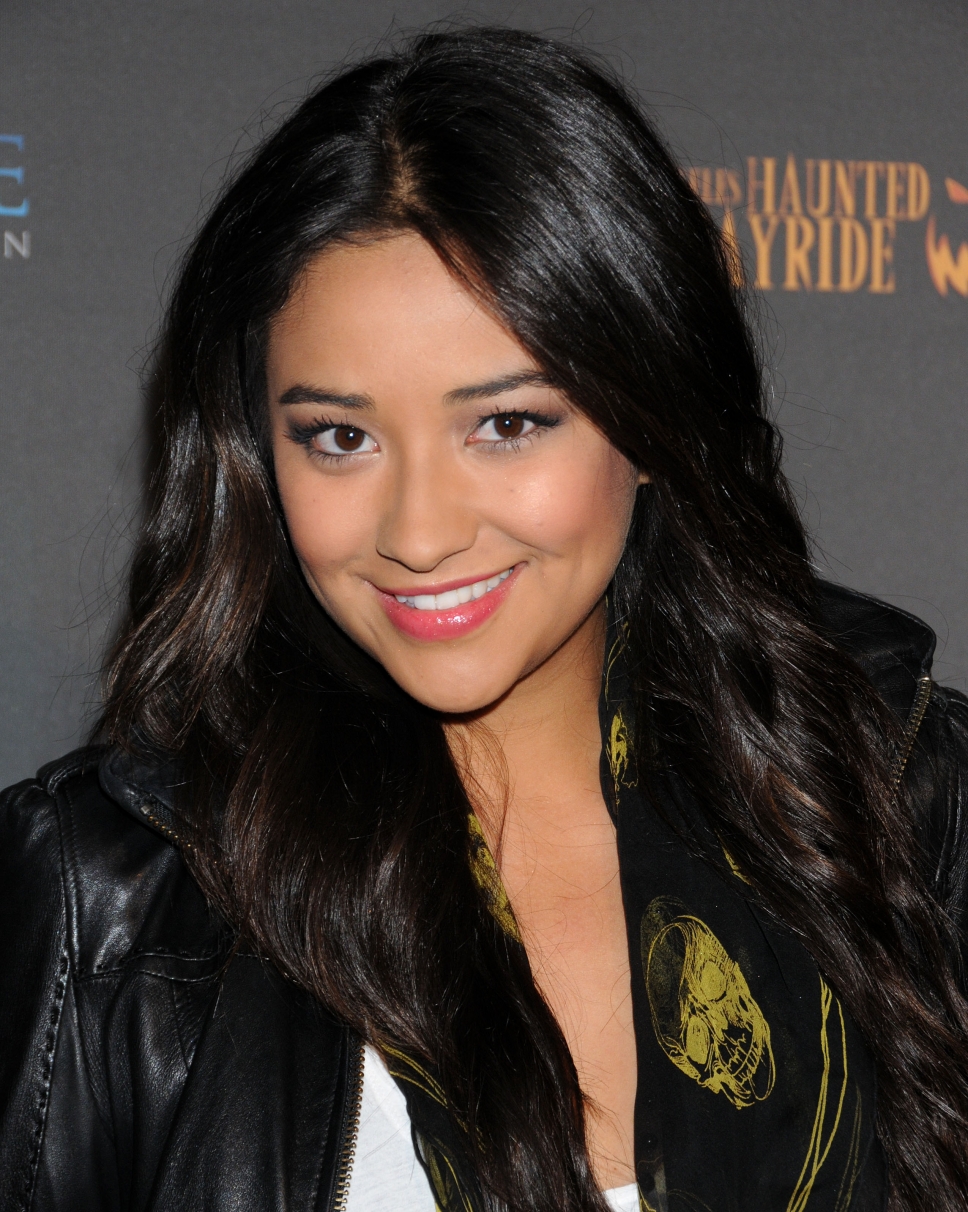 Shay Mitchell Pictures.