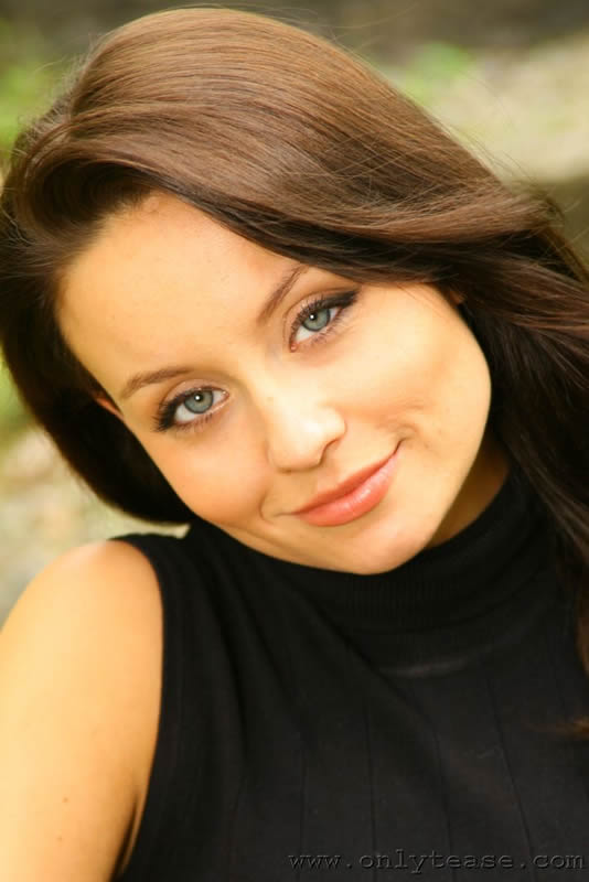  Carla looking amazing in a sexy black outfit. 