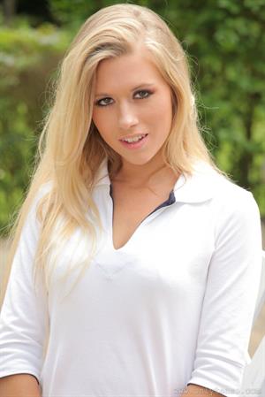 Michelle Moist Nude Pictures Kinky blonde enjoys a quick game of tennis before she strips off to let us enjoy her hot naked body.