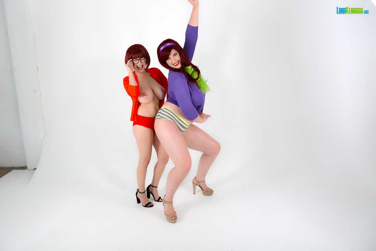 Busty Tessa and Lana Scooby Outfit Fun With Titties Play