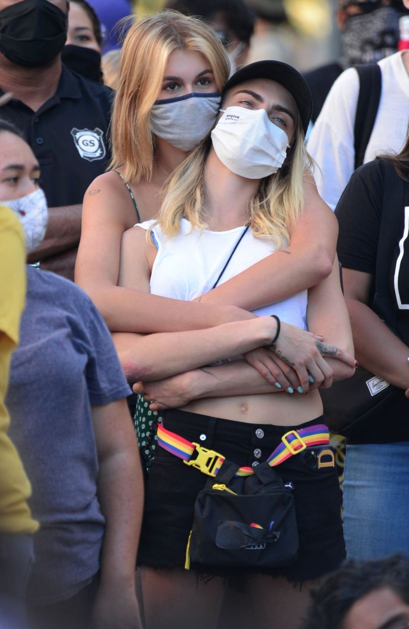 Cara Delevingne Pictures Kaia Gerber and Cara Delevingne are seen holding each other at a Black Lives Matter Protest. Famous lesbian Cara has been with a lot of the hottest female celebs.