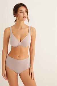 Nicola Cavanis in lingerie