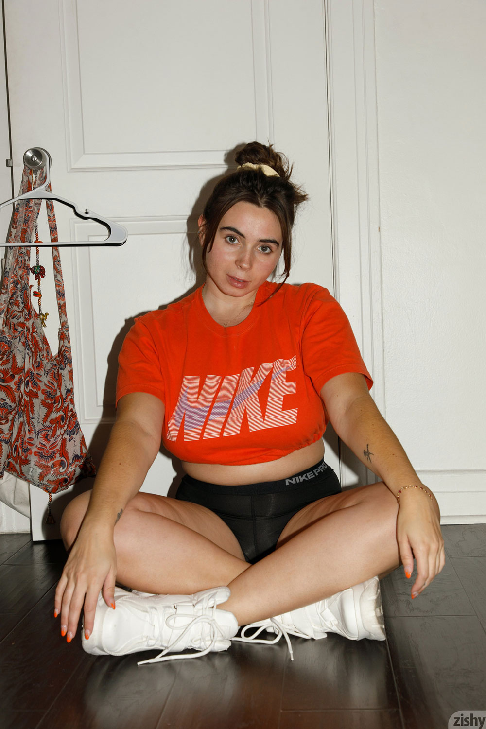 Tyla Jessop in Jeans