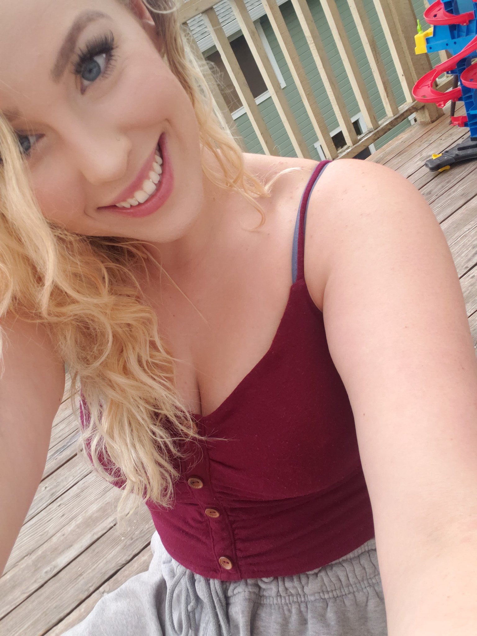 Alina Lopez taking a selfie