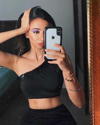 Sharen taking a selfie