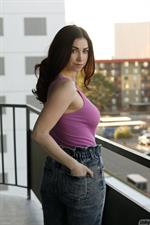 Jazz Reilly in Jeans
