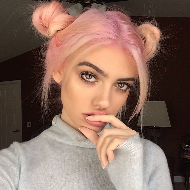 Kelsey Calemine taking a selfie