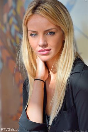 Katie Nude Pictures Katie Its Her Kind Of Style