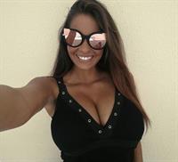 Inês Aragão taking a selfie