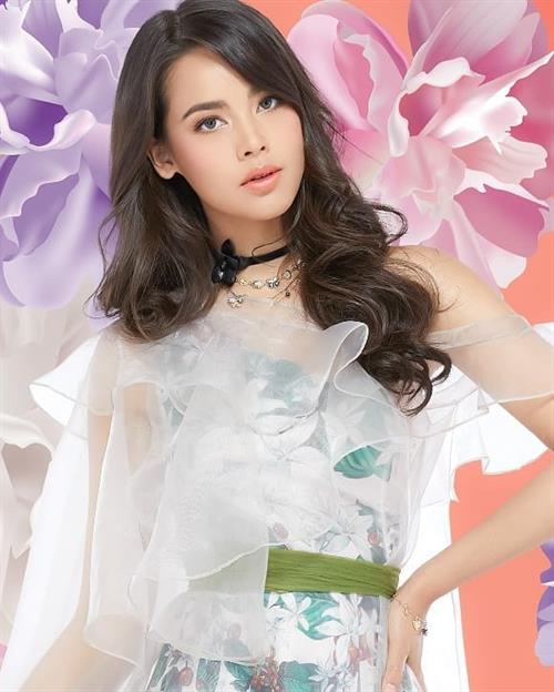 Urassaya Sperbund