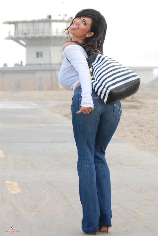 Denise Milani Photoset - Venice