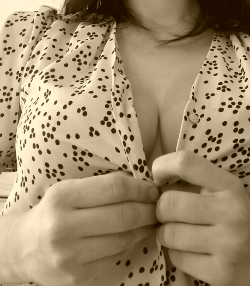 Lepricorn/Louise Hay taking a selfie