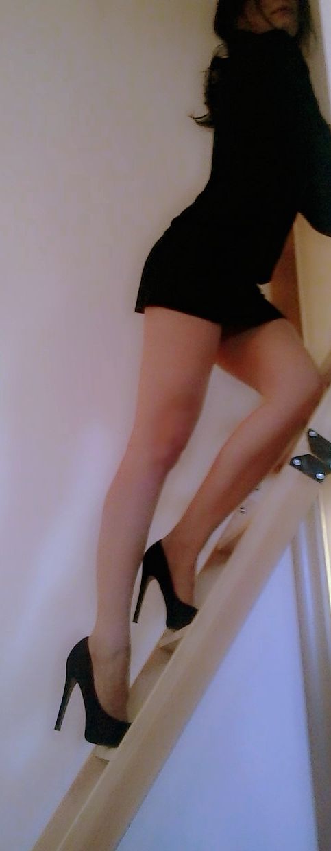 Lepricorn/Louise Hay taking a selfie