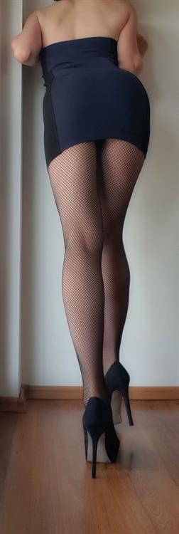 Lepricorn/Louise Hay taking a selfie and - ass