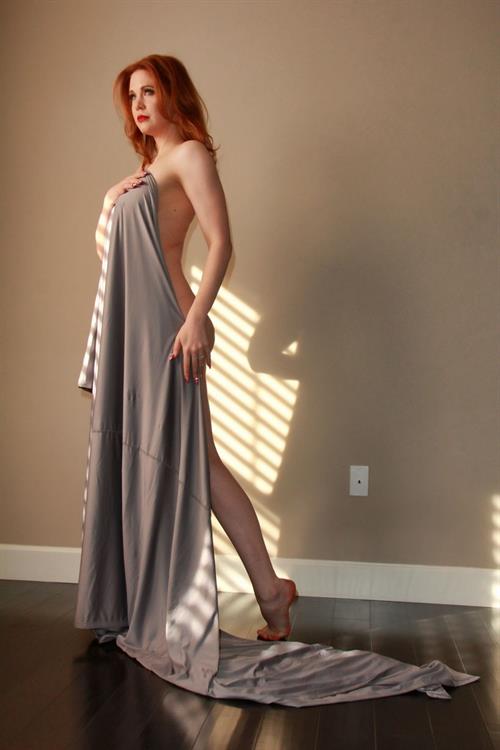 Maitland Ward Pictures Maitland Ward a nude redhead perfect 10 with large boobs and great ass