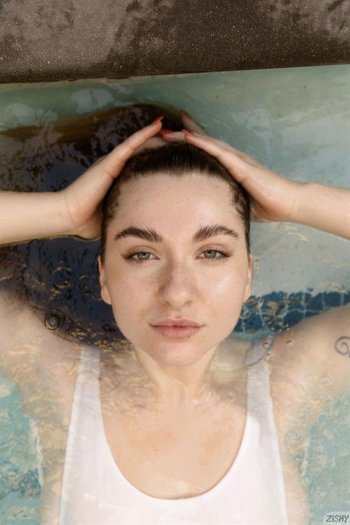 Olivia Yukon Pictures Olivia Yukon in the Jacuzzi