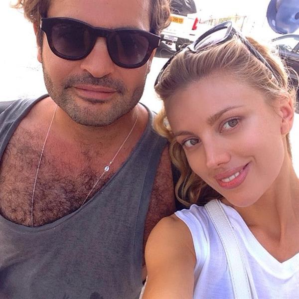 Bar Paly taking a selfie