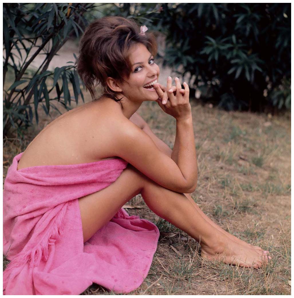 Claudia Cardinale Pictures in an Infinite Scroll - 367 Pictures