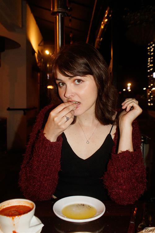 Onna Metcalf shows her Cute Butt