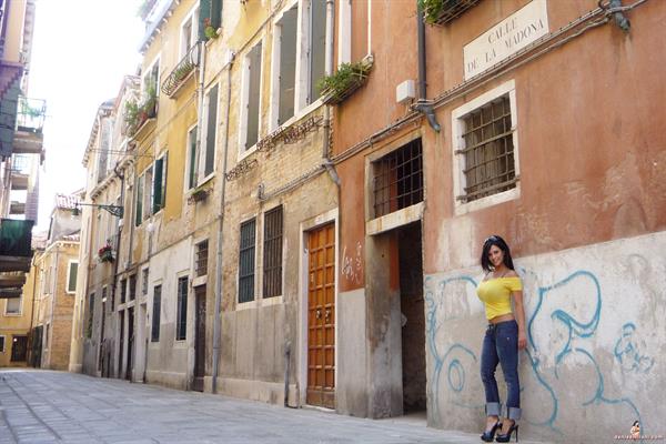 Denise Milani Snapshots - Venice_Europe