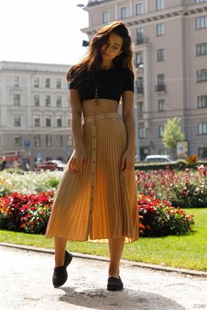 Miki Pedangen Divine Brunette