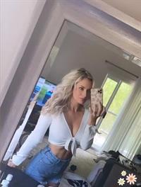 Paige Spiranac taking a selfie