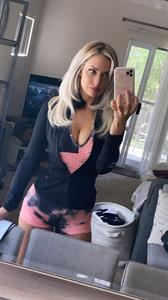 Paige Spiranac taking a selfie