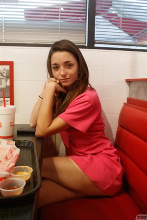 Hannah Tarley Pictures Hannah Tarley Teasing in a Diner