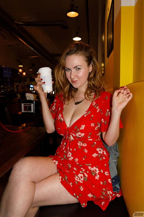 Grace Onfire Busty Redhead