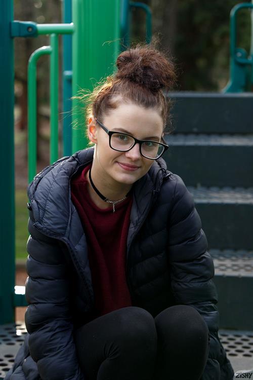 Stella Barry Pictures Stella Barry Flashing Boobs