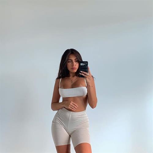 Claudia Tihan taking a selfie