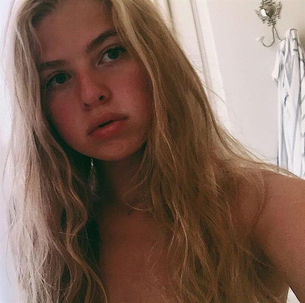 Anais Gallagher