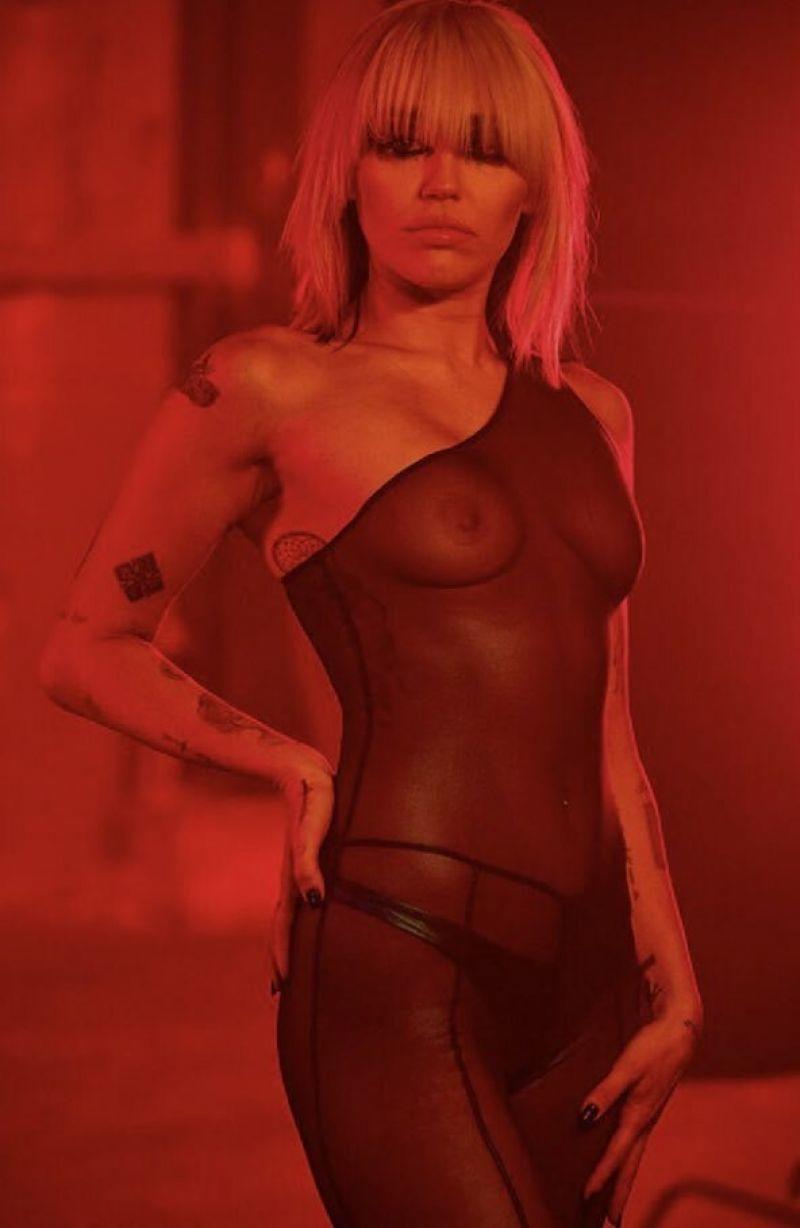 Miley Cyrus - breasts