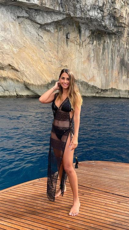 Lionel Messi's wife : Antonela Roccuzzo