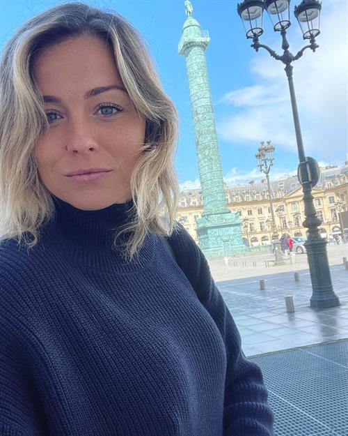 Laure Boulleau Instagram pics