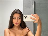 Maja Strojek taking a selfie