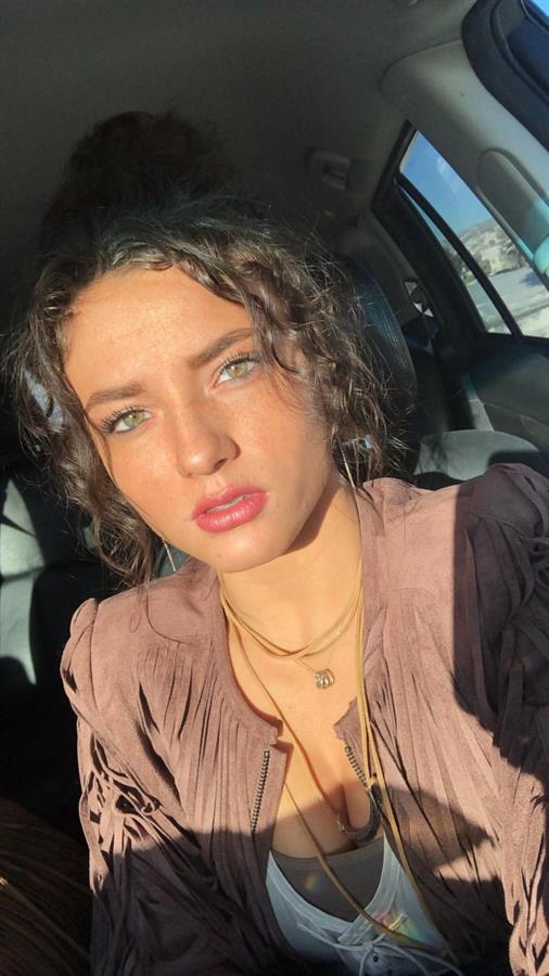 Jade Chynoweth taking a selfie