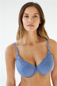 Nicola Cavanis in lingerie