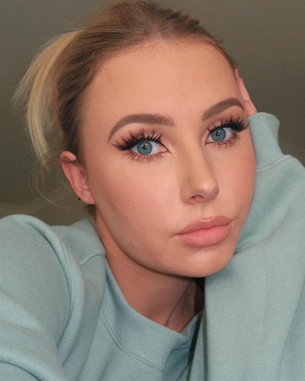 Lauren Curtis