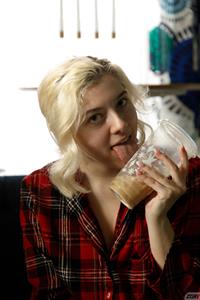 Busty curvy Gia Ohmy