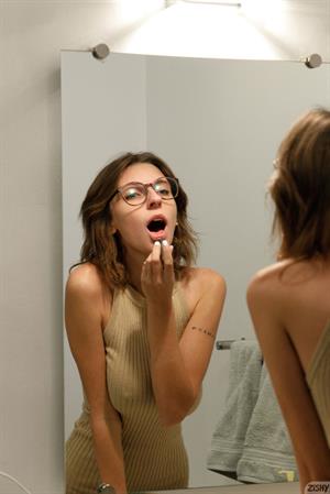 Hopeless SoFrantic Pictures Hopeless SoFrantic leggy busty Babe