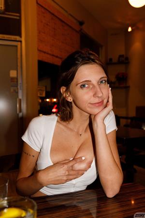 Hopeless SoFrantic Pictures Hopeless SoFrantic leggy busty Babe