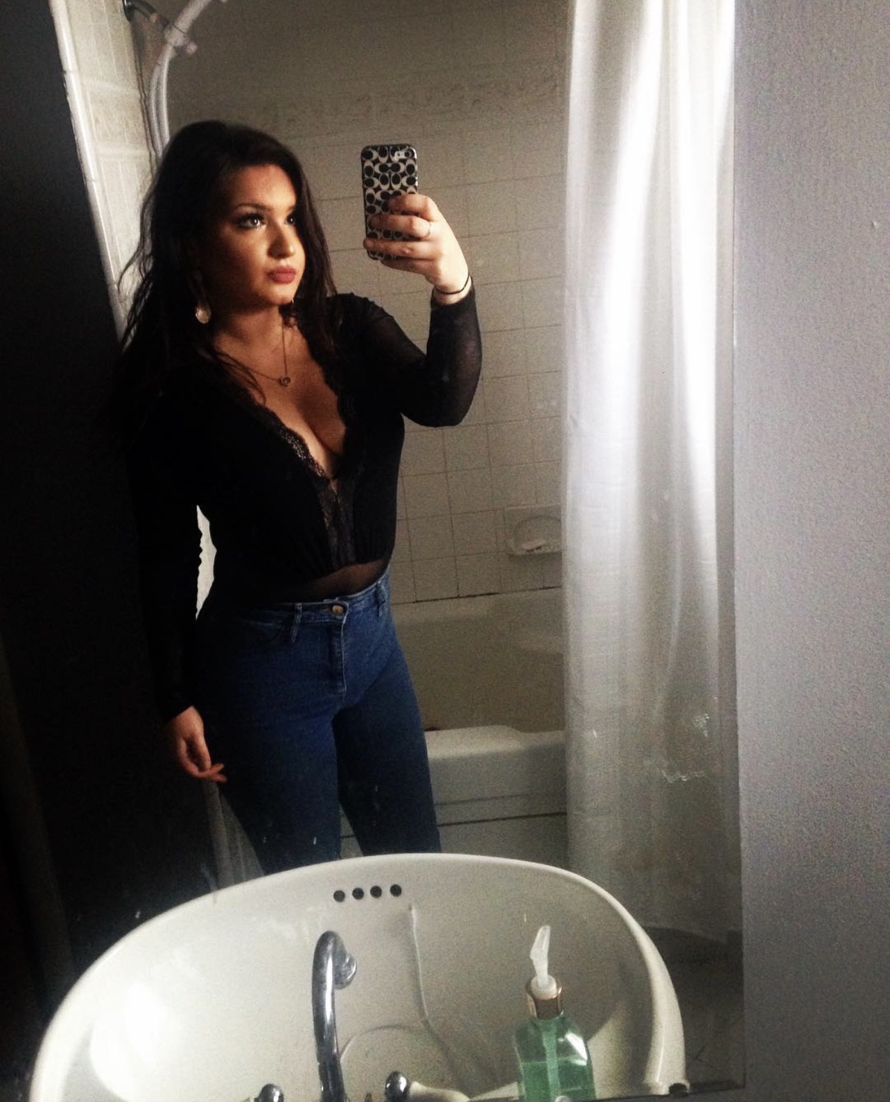 Liz Bakhador taking a selfie