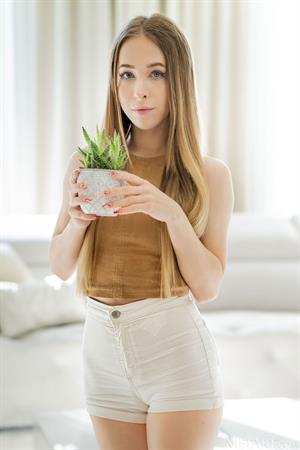 Nata Ocean Pictures Nata Ocean Takes off her Shorts