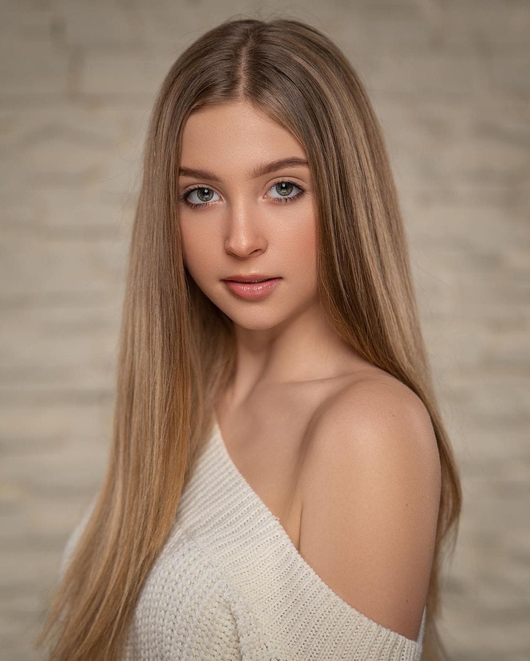 Roksana Szajkowska Pictures Roksana Szajkowska - Polish Model - Birth January 30, 2006