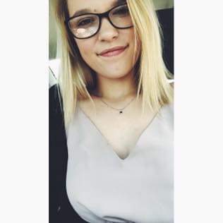 Cassidy taking a selfie