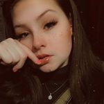 Hannah taking a selfie