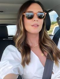 Odette Yustman taking a selfie