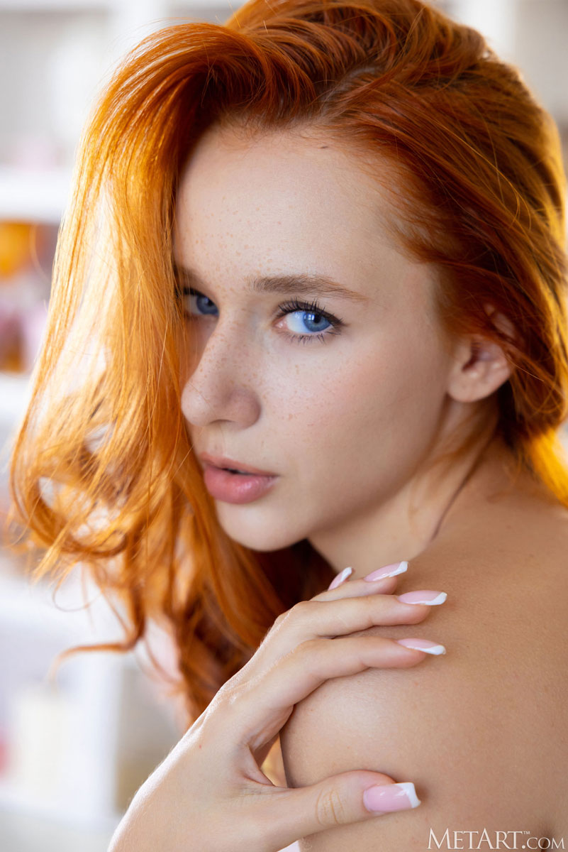 Lila Rouge Naked in the Closet