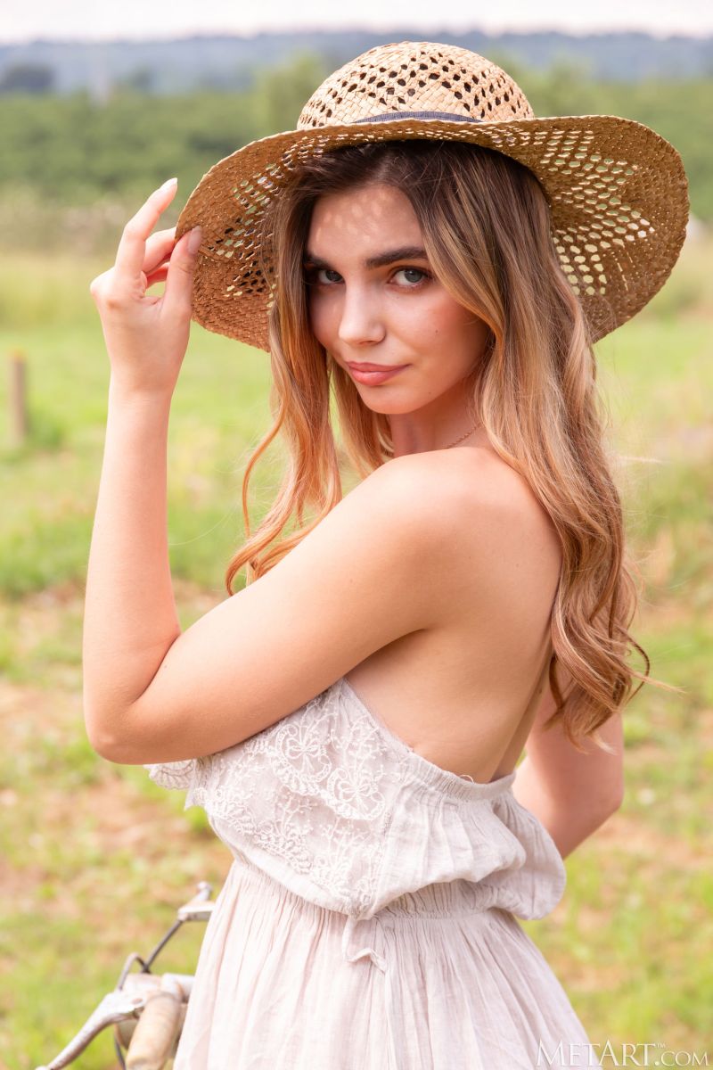 Busty Annette
